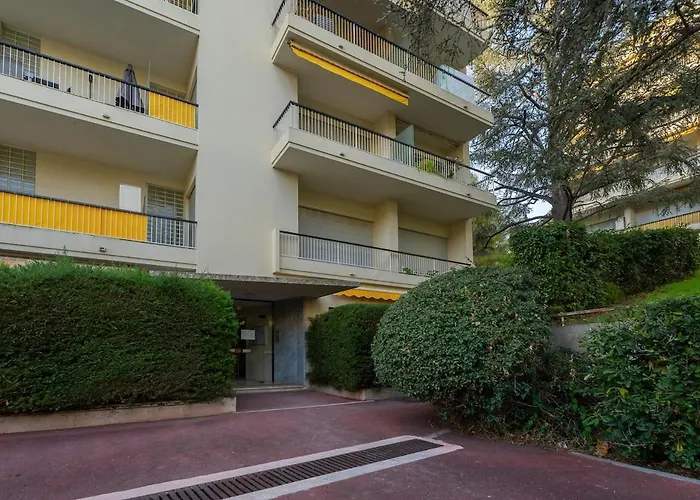 Апартаменты L'essenza D'azur *