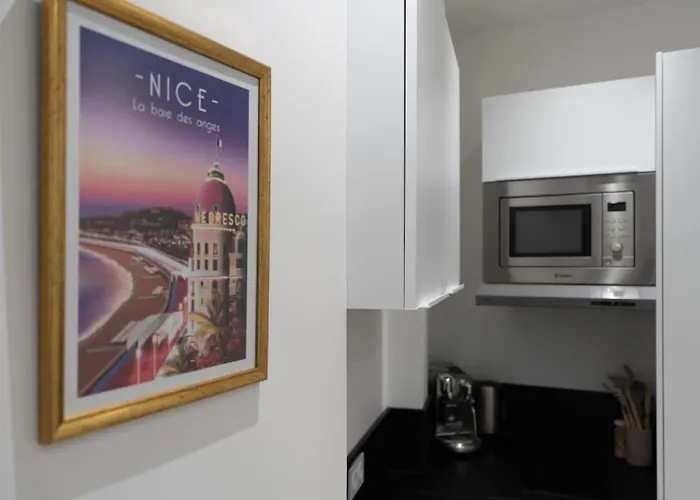 L'essenza D'azur ניס